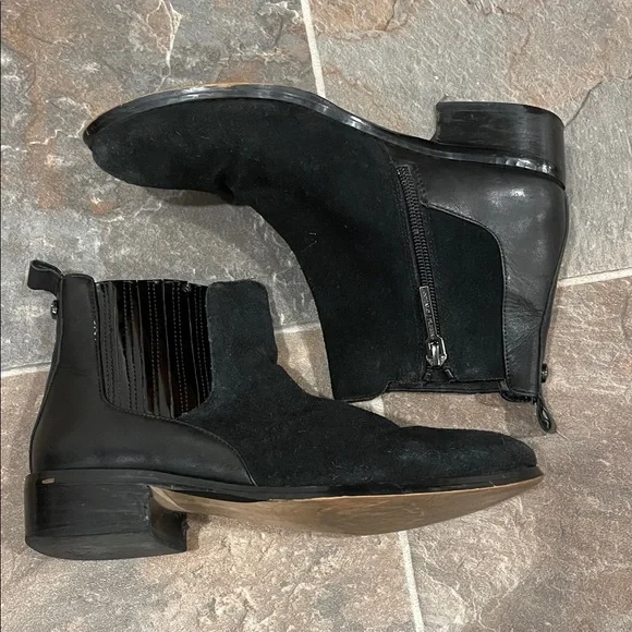 Donald J. Pliner Black Ankle Boots - Picture 1 of 4